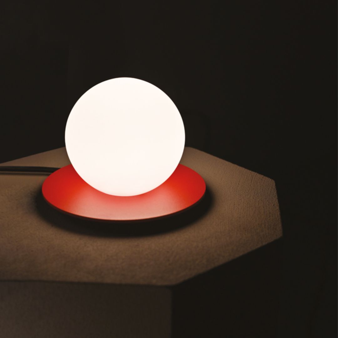 photo2.jpgKiss table